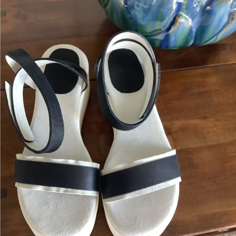 Chic Black and White Women's Sandals